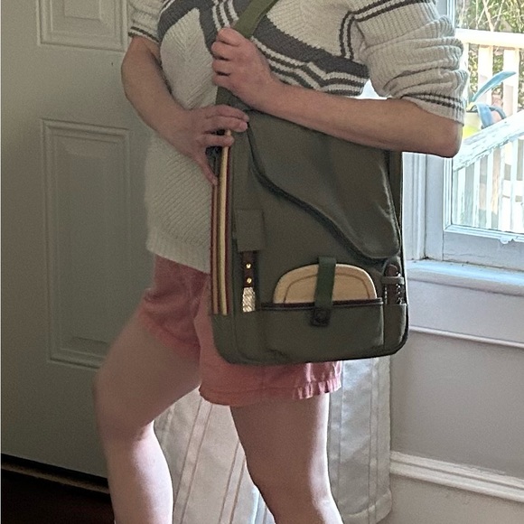 Cool sweater my boyfriend found. I like the vibe, but it’s too hot for south. - Picture 5 of 5